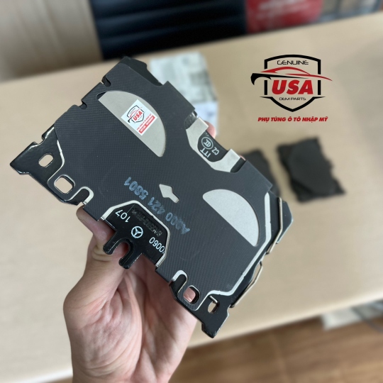 Bố thắng trước Mercedes GLC 300